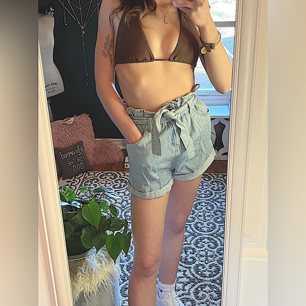 Belted mom jean short ✨